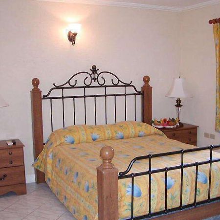 Bar-B-Barn Beach Hotel Negril Room photo