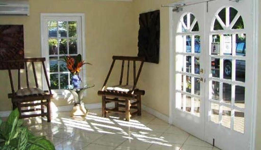 Bar-B-Barn Beach Hotel Negril Interior photo
